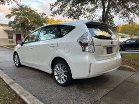 Toyota Prius V - Thumbnail 14