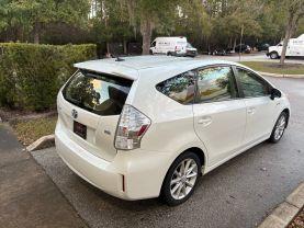 Toyota Prius V - Thumbnail 9