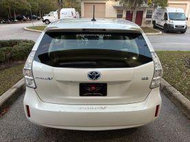 Toyota Prius V - Thumbnail 11