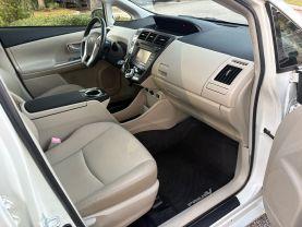 Toyota Prius V - Thumbnail 18