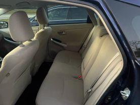 Toyota Prius - Thumbnail 8