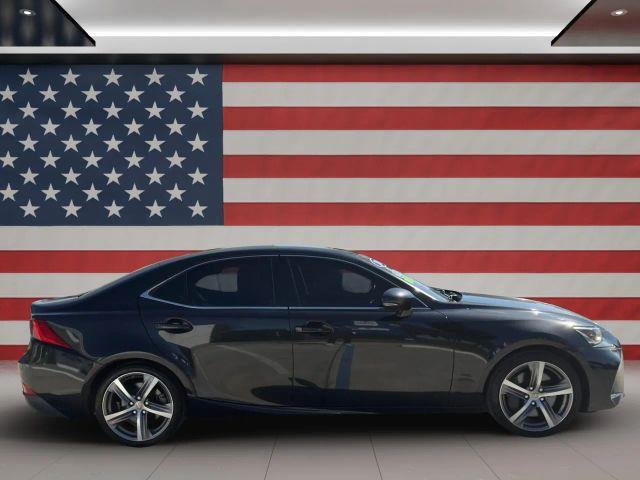 LEXUS IS - Thumbnail 4