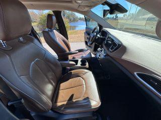 Chrysler Pacifica - Thumbnail 16