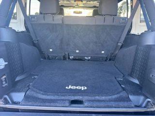 Jeep Wrangler - Thumbnail 3