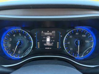 Chrysler Pacifica - Thumbnail 5