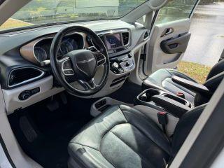 Chrysler Pacifica - Thumbnail 16