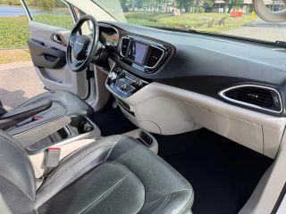 Chrysler Pacifica - Thumbnail 19