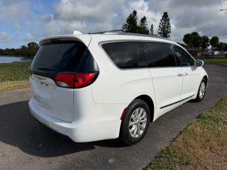 Chrysler Pacifica - Thumbnail 12