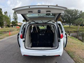 Chrysler Pacifica - Thumbnail 3