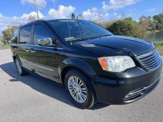 Chrysler Town & Country - Thumbnail 8