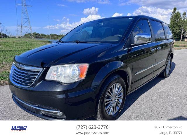 Chrysler Town & Country - View 1