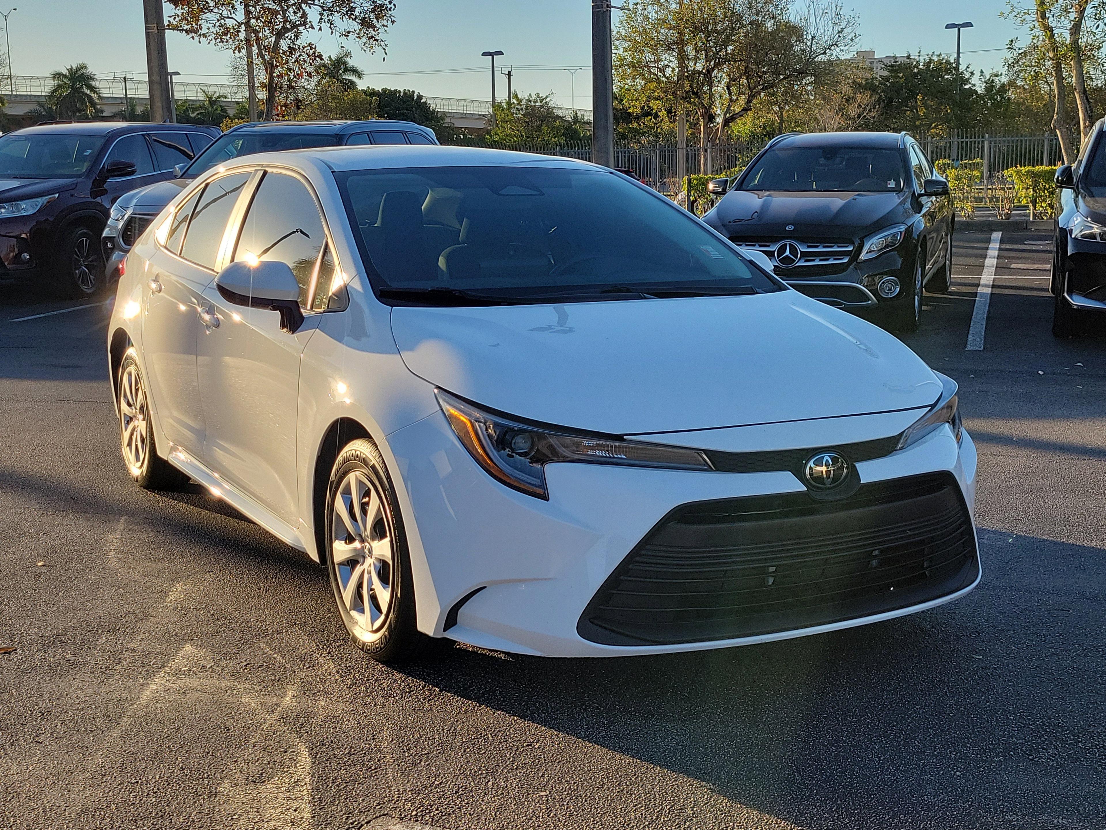 Toyota Corolla Le Fwd - Thumbnail 4