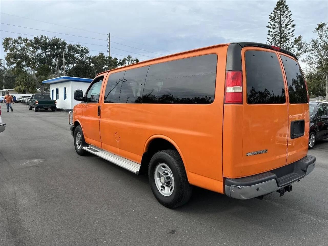 Chevrolet Express Passengerrwd 3500 135" Lt W/1Lt - Thumbnail 7