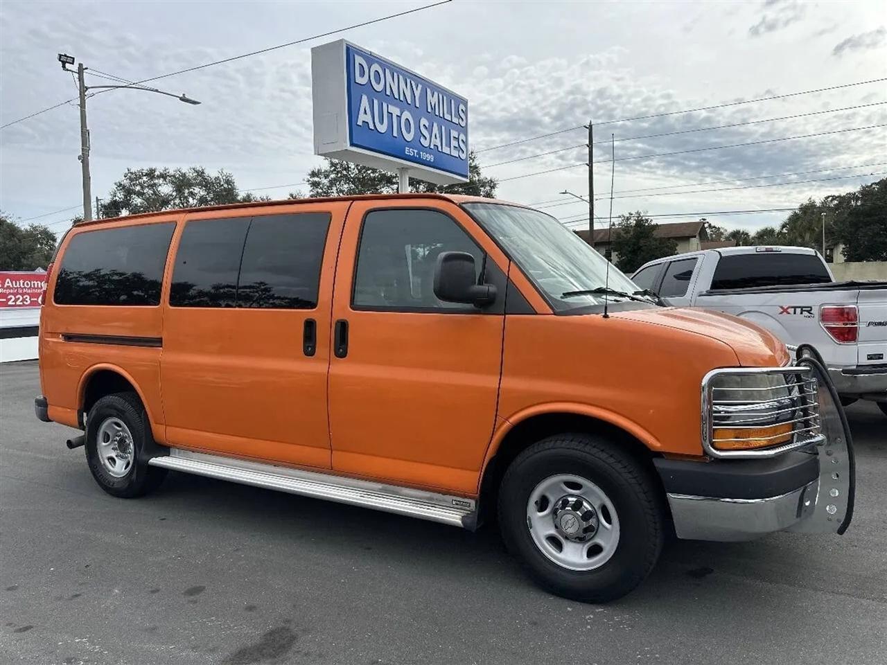 Chevrolet Express Passengerrwd 3500 135" Lt W/1Lt - Thumbnail 2