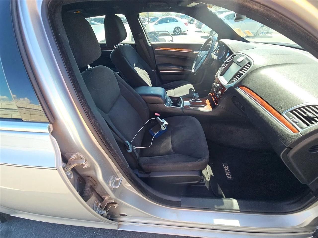 Chrysler 3004Dr Sdn V6 Rwd - Thumbnail 8