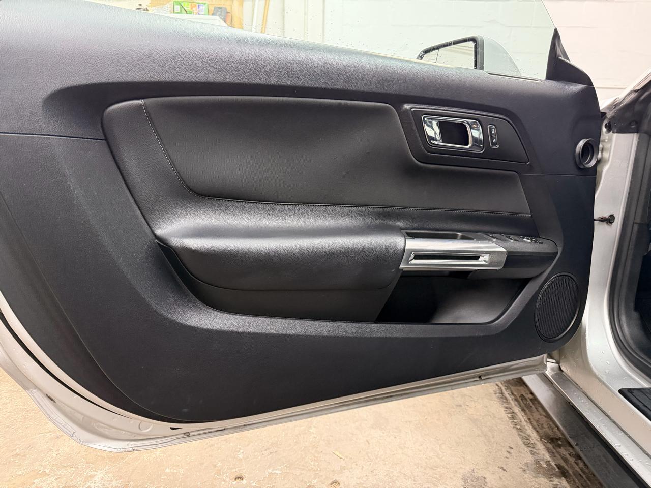 Ford Mustangv6 Convertible - Thumbnail 12