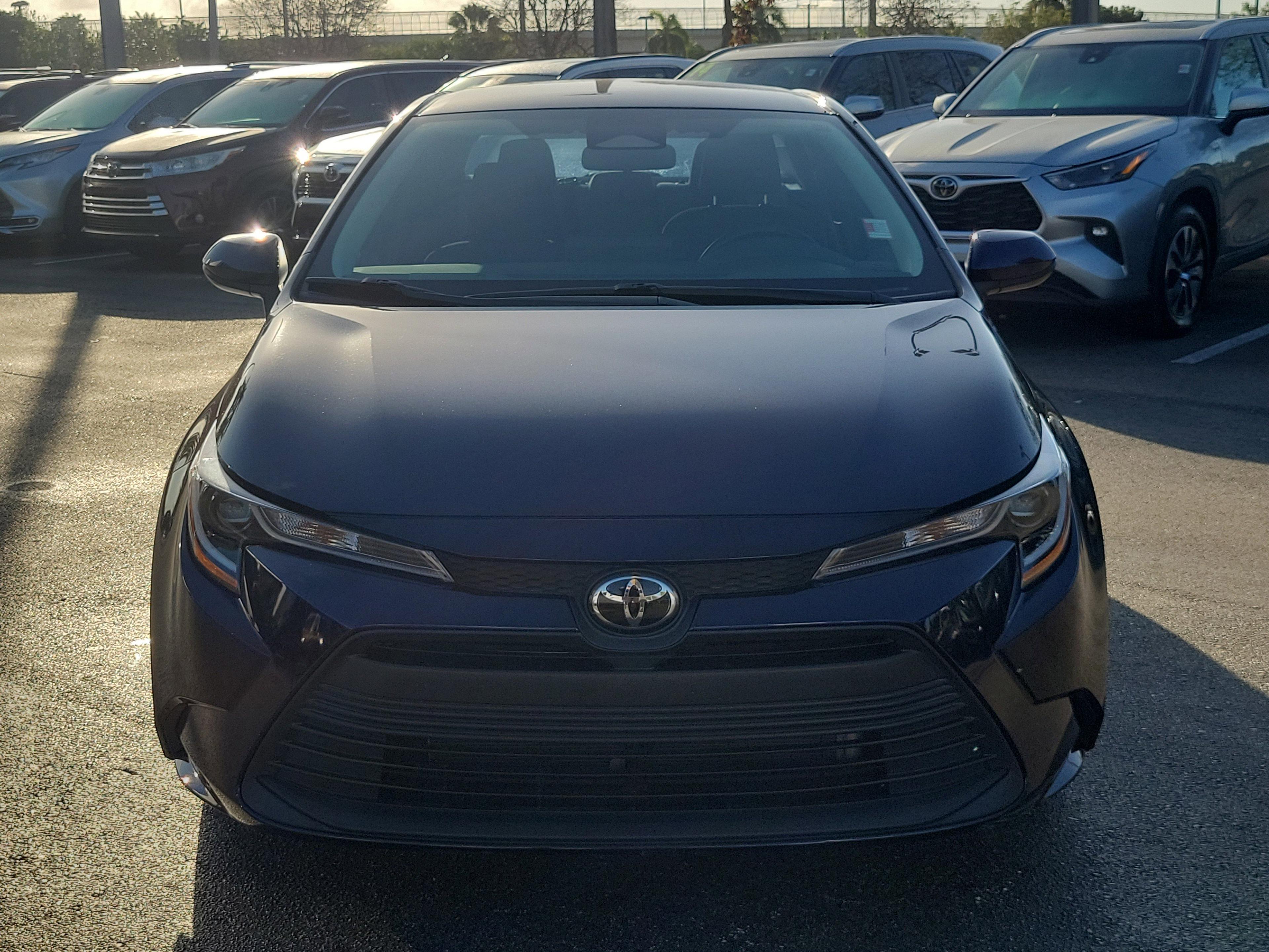 Toyota Corolla Le Fwd - Thumbnail 3