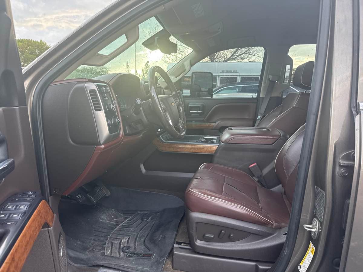 Chevrolet Silverado 3500Hd High Country - Thumbnail 8