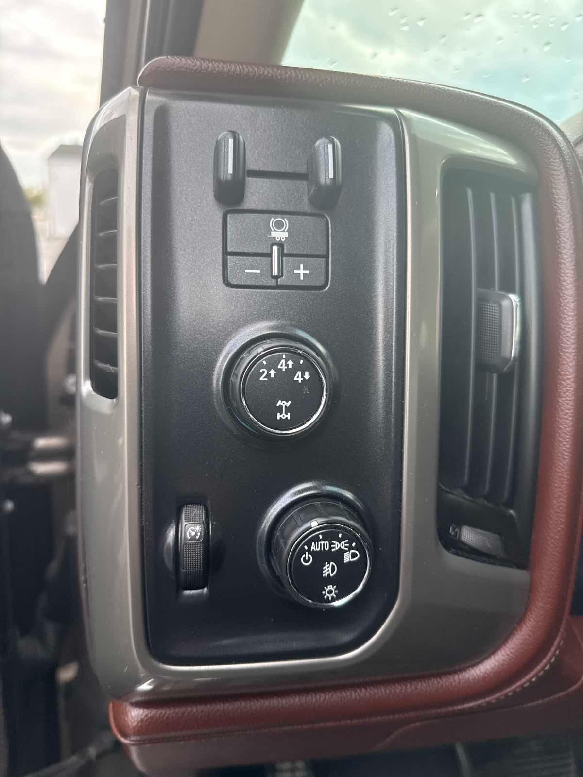 Chevrolet Silverado 3500Hd High Country - Thumbnail 11