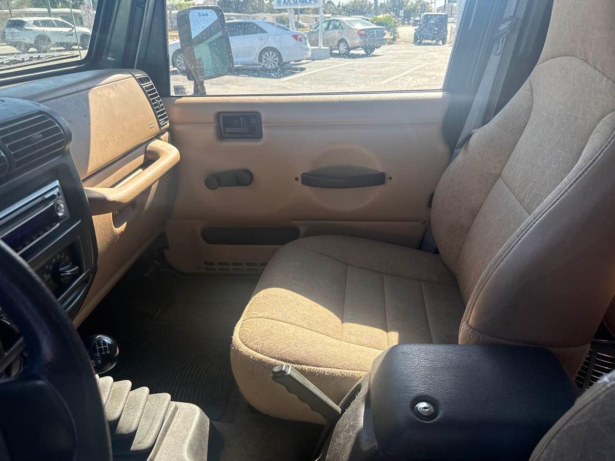 Jeep Wrangler Se - Thumbnail 10