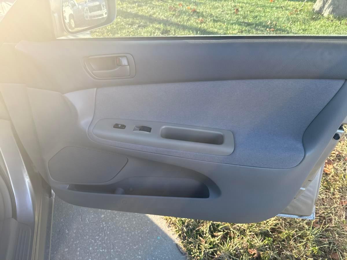 Toyota Camry Le - Thumbnail 20