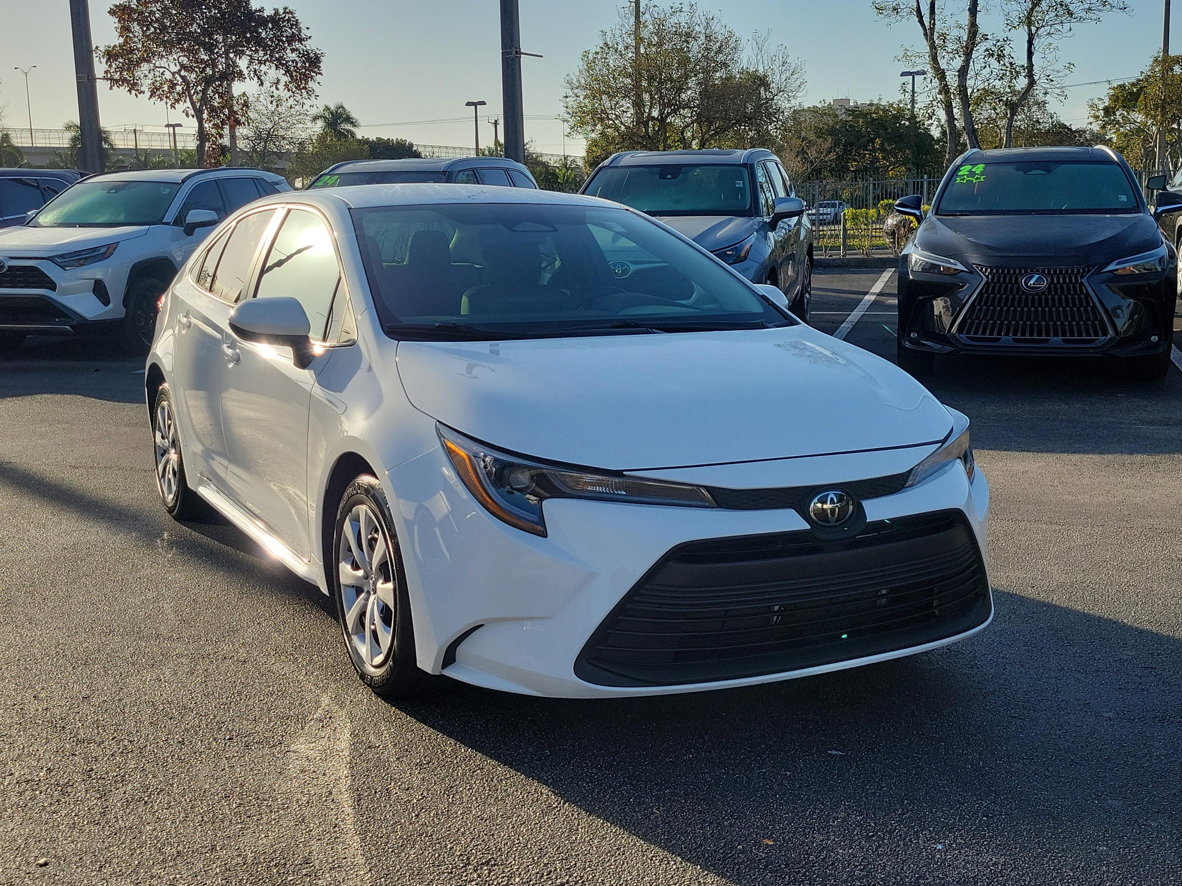 Toyota Corolla Le Fwd - Thumbnail 4