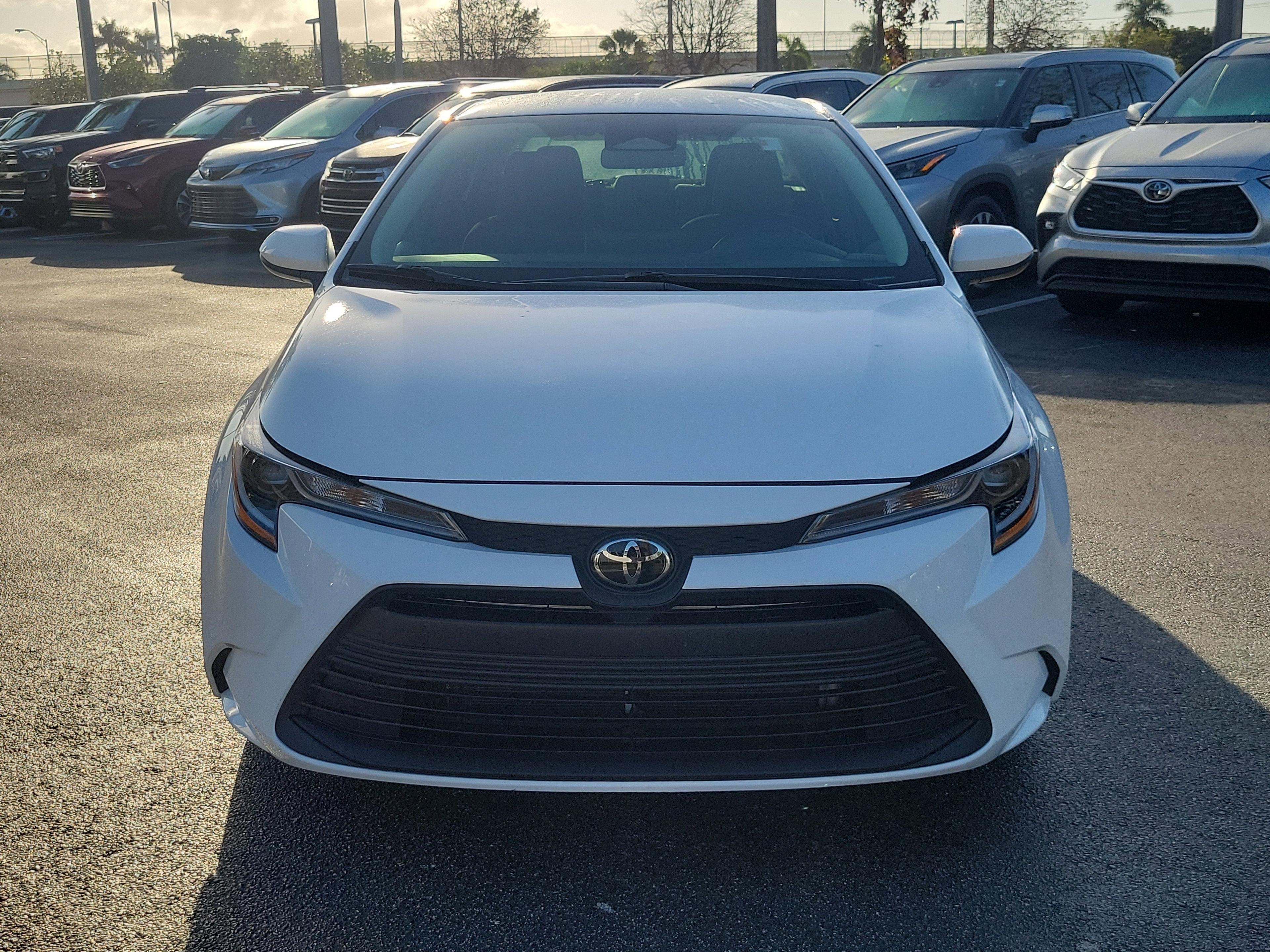 Toyota Corolla Le Fwd - Thumbnail 3