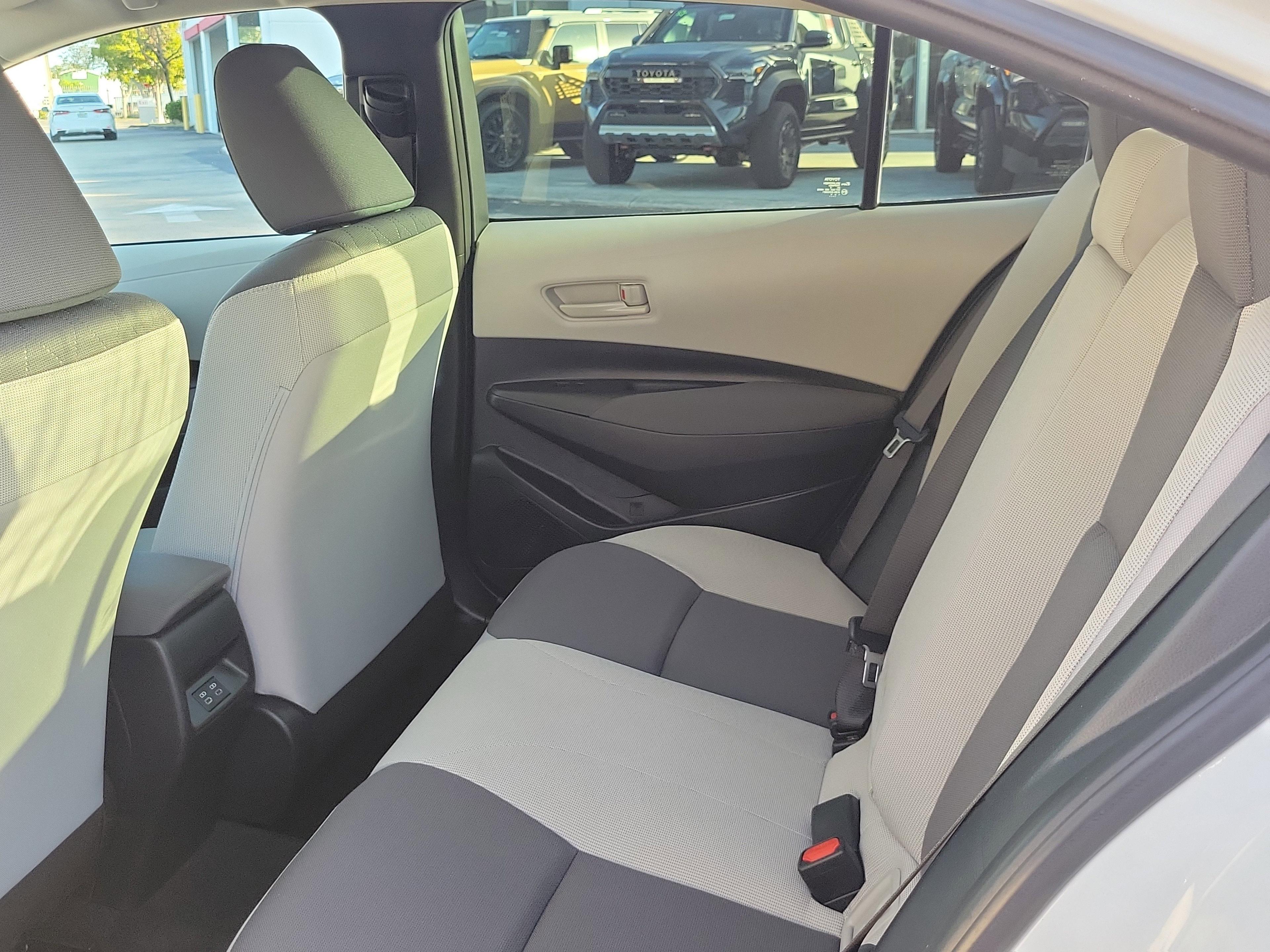 Toyota Corolla Le Fwd - Thumbnail 10