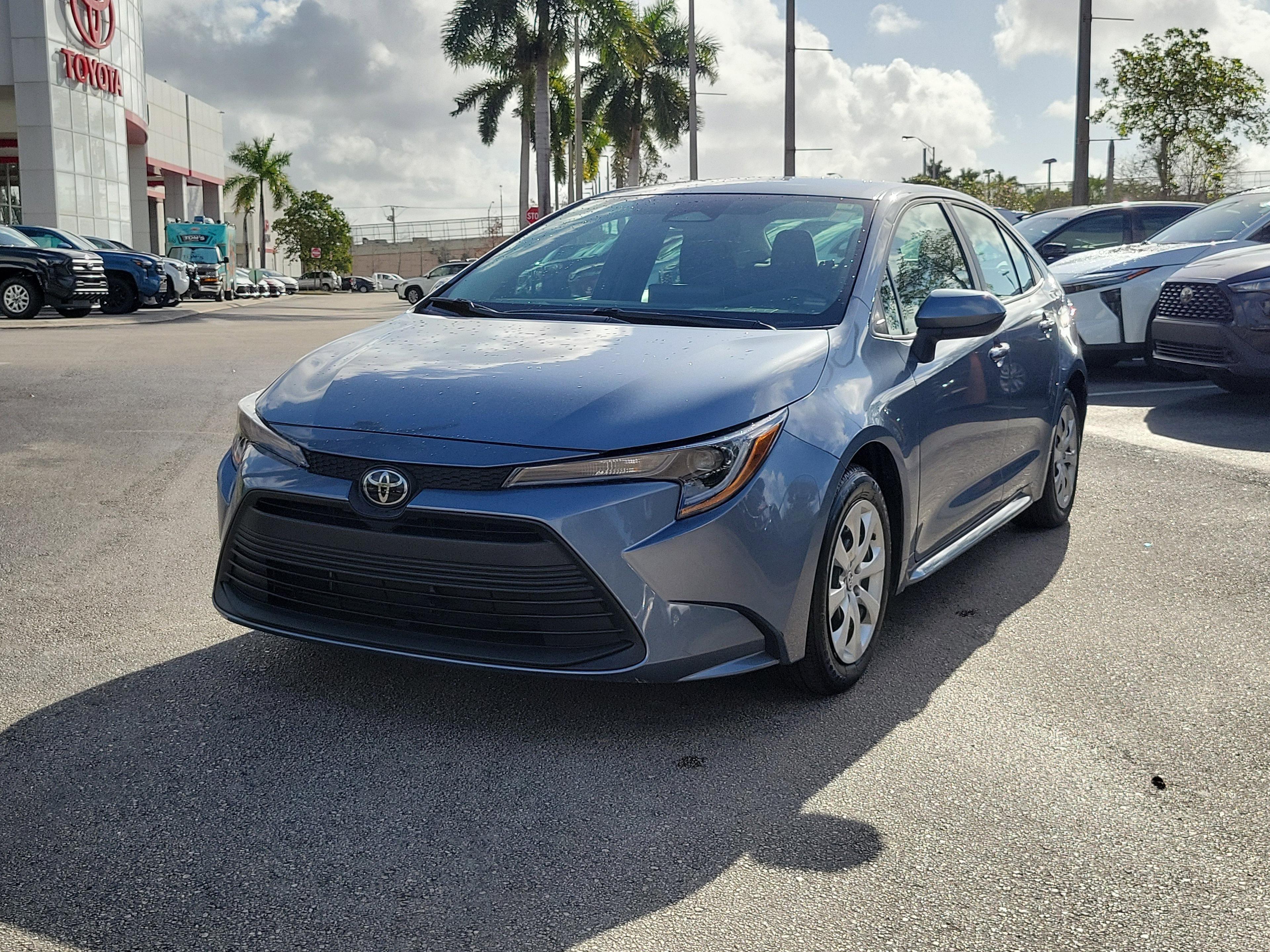 Toyota Corolla Le Fwd - Thumbnail 3