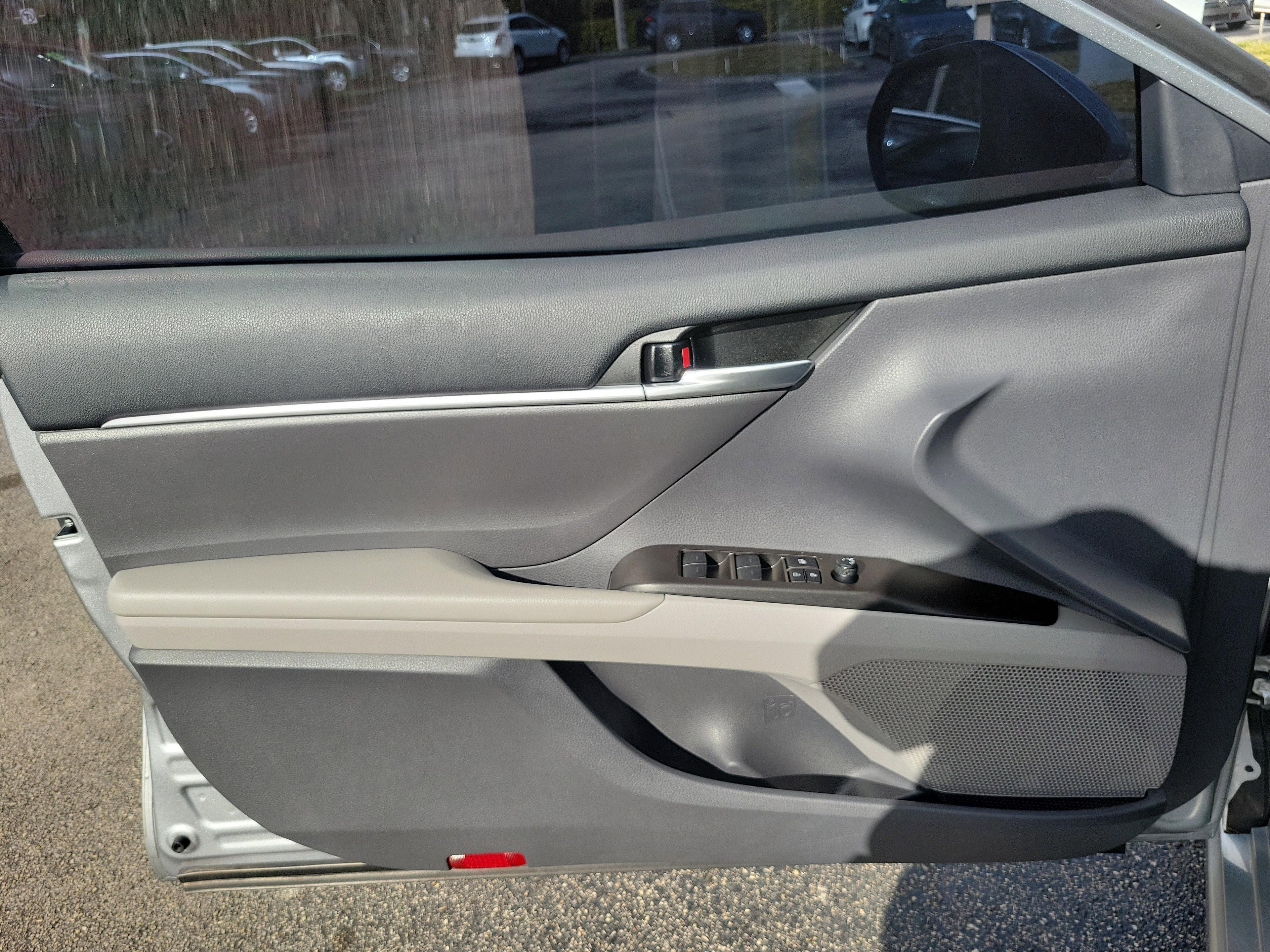 Toyota Camry Se Fwd - Thumbnail 13