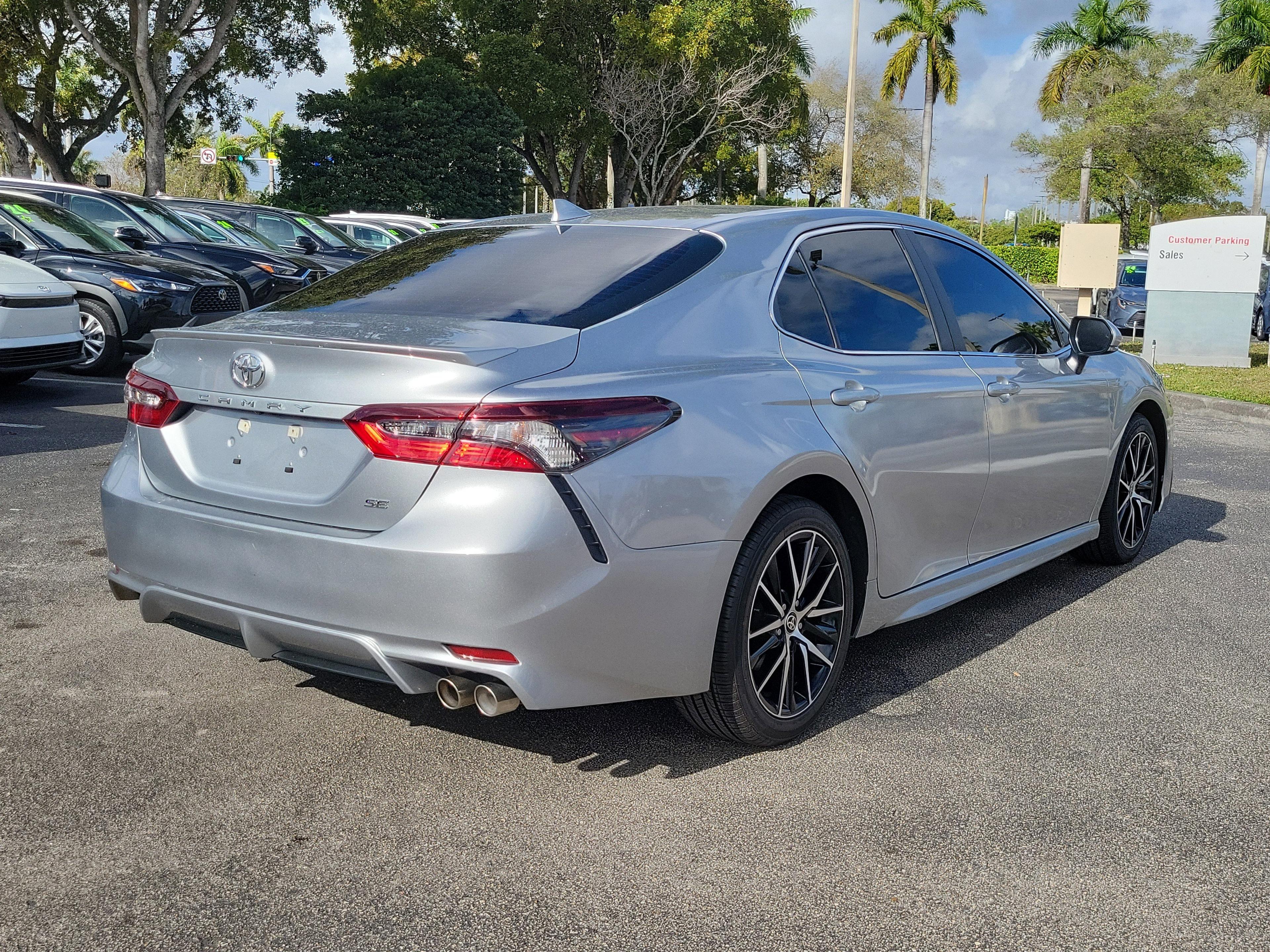 Toyota Camry Se Fwd - Thumbnail 5