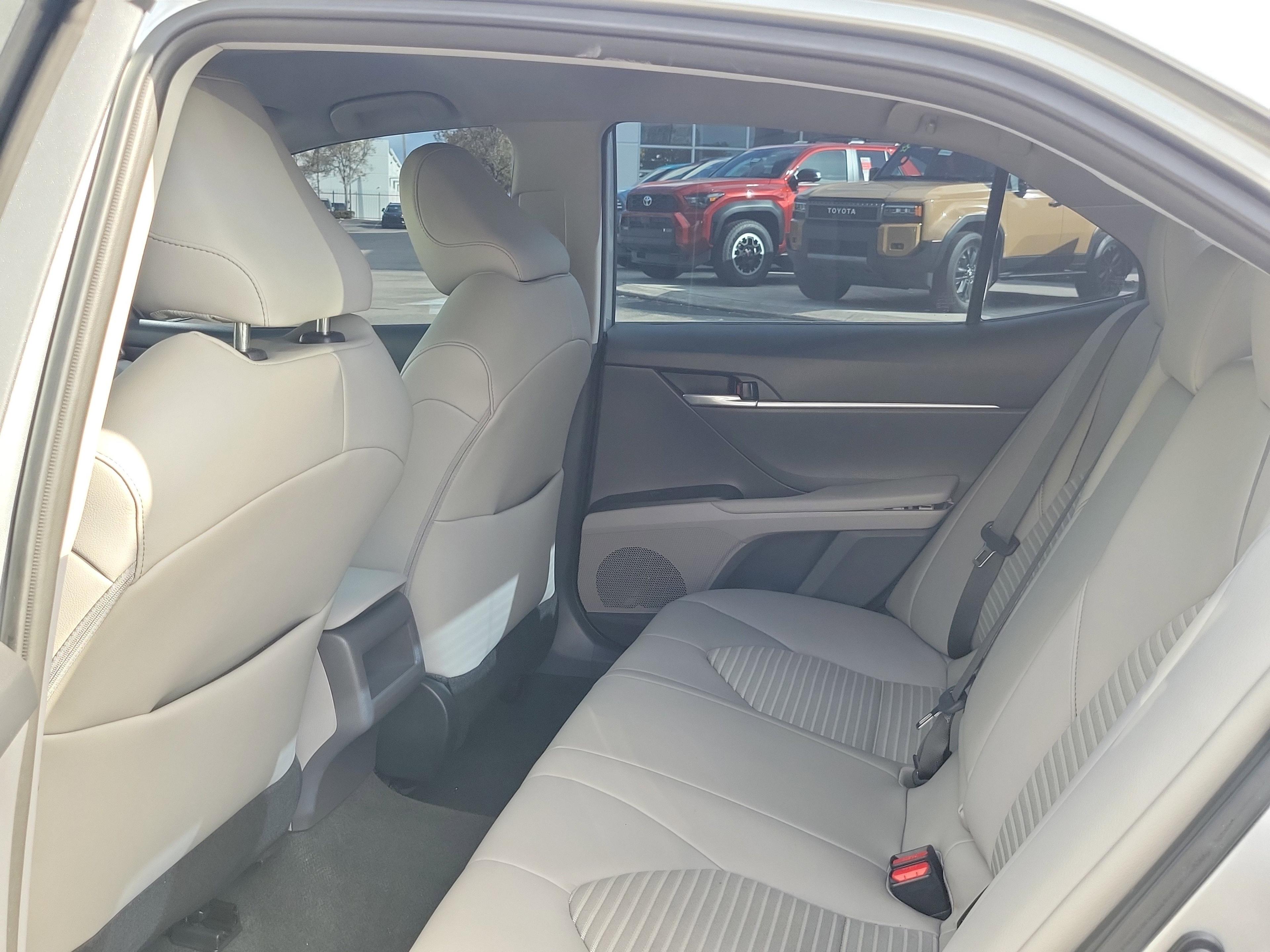 Toyota Camry Se Fwd - Thumbnail 10