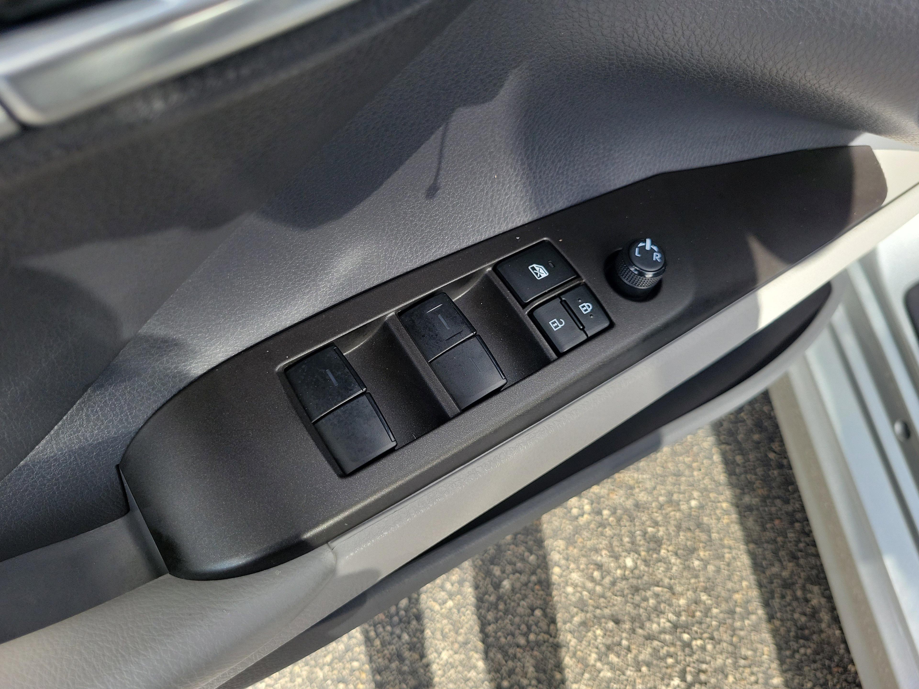 Toyota Camry Se Fwd - Thumbnail 14