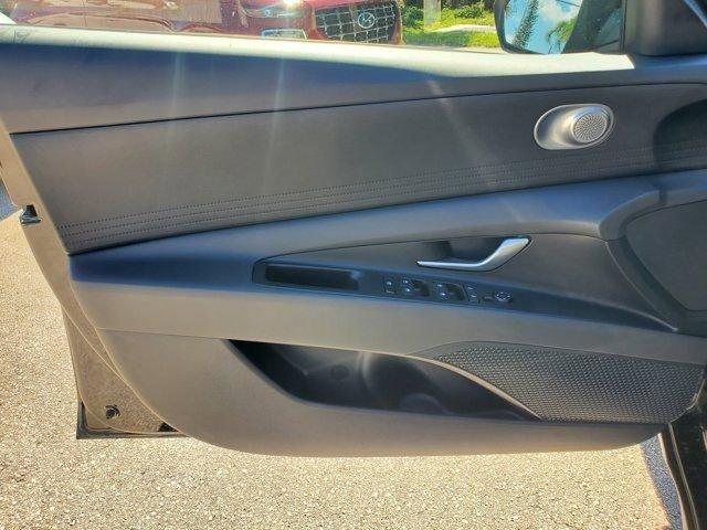 Hyundai Elantra Se Fwd 4D Sedan - Thumbnail 12