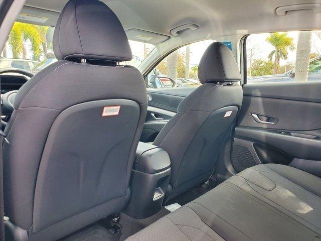 Hyundai Elantra Se Fwd 4D Sedan - Thumbnail 7