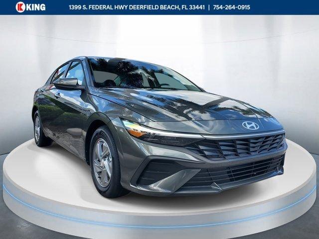 Hyundai Elantra Se Fwd 4D Sedan - Thumbnail 2