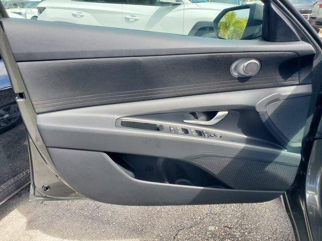 Hyundai Elantra Se Fwd 4D Sedan - Thumbnail 12