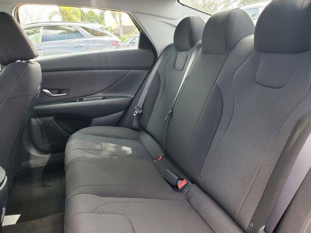 Hyundai Elantra Se Fwd 4D Sedan - Thumbnail 8