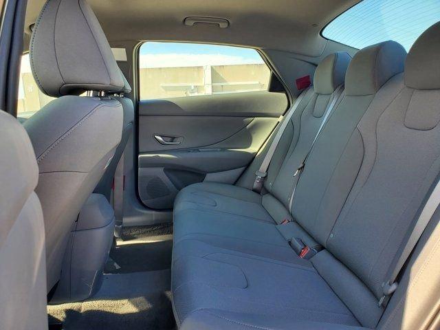 Hyundai Elantra Se Fwd 4D Sedan - Thumbnail 8