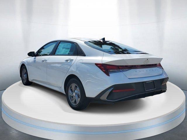 Hyundai Elantra Se Fwd 4D Sedan - Thumbnail 4