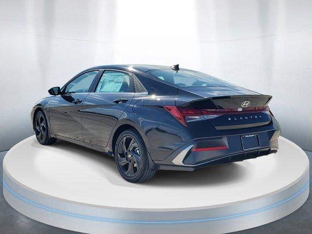 Hyundai Elantra Sel Sport Fwd 4D Sedan - Thumbnail 4