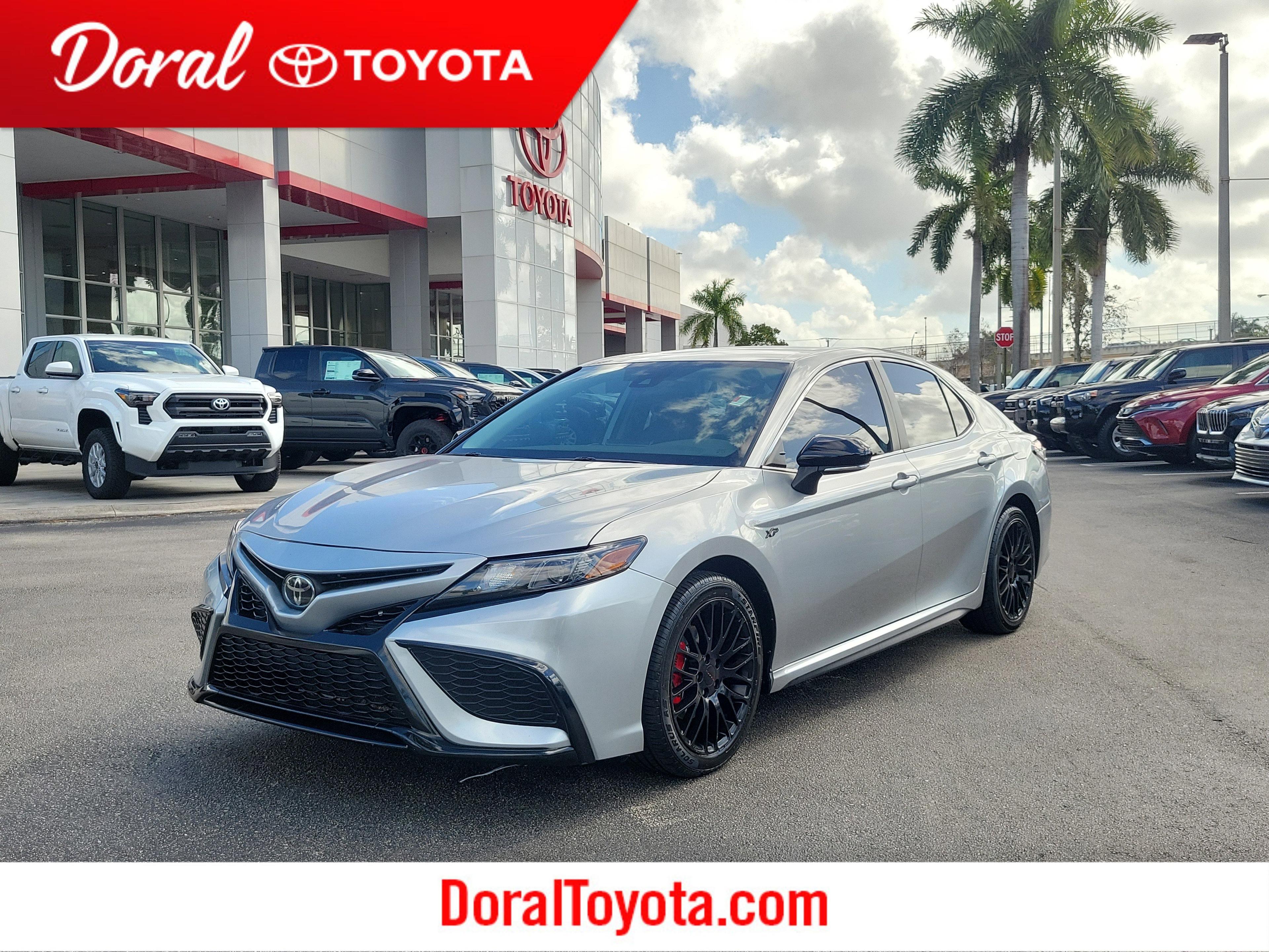 Toyota Camry Se Fwd - Thumbnail 2