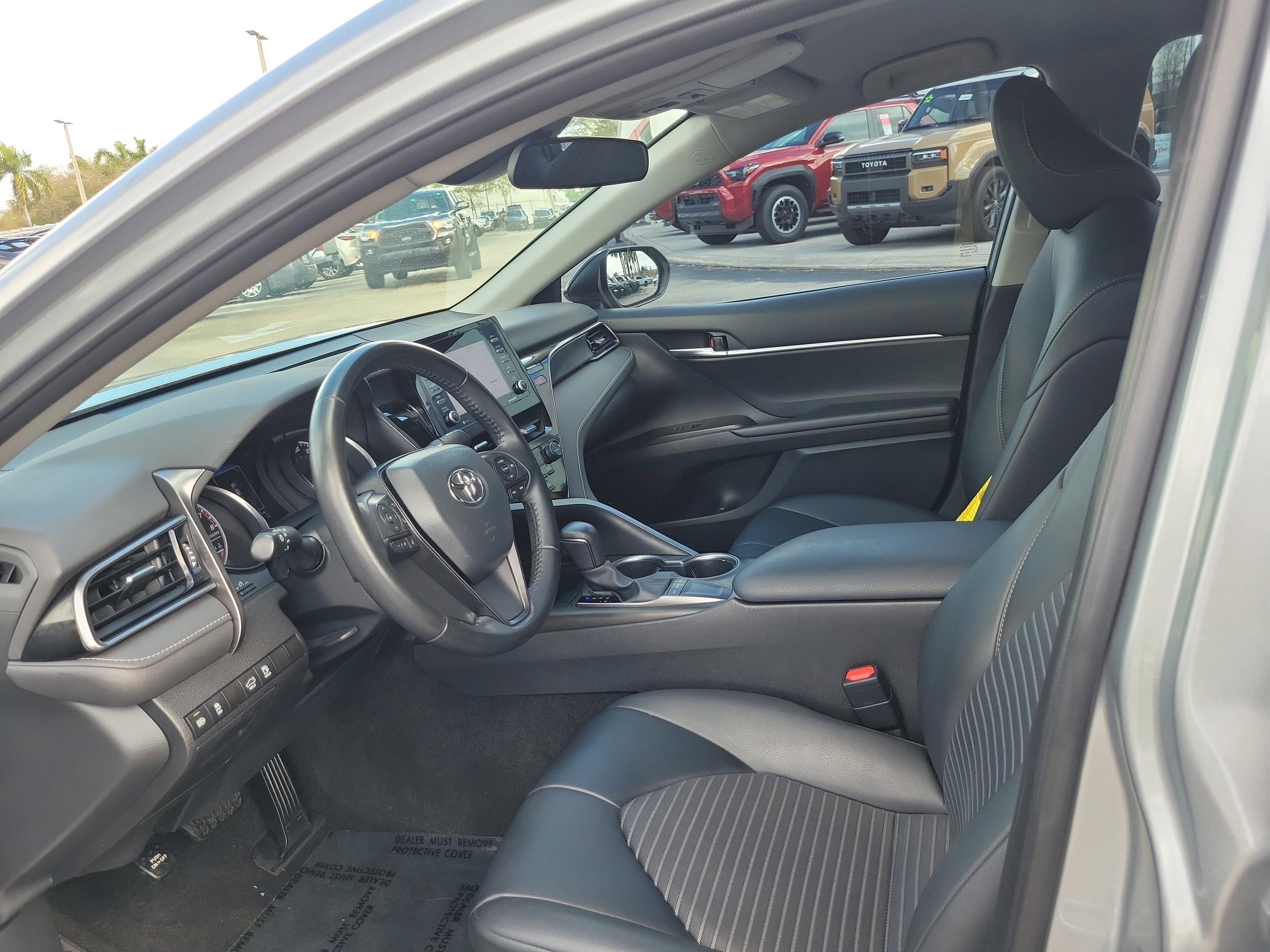 Toyota Camry Se Fwd - Thumbnail 12