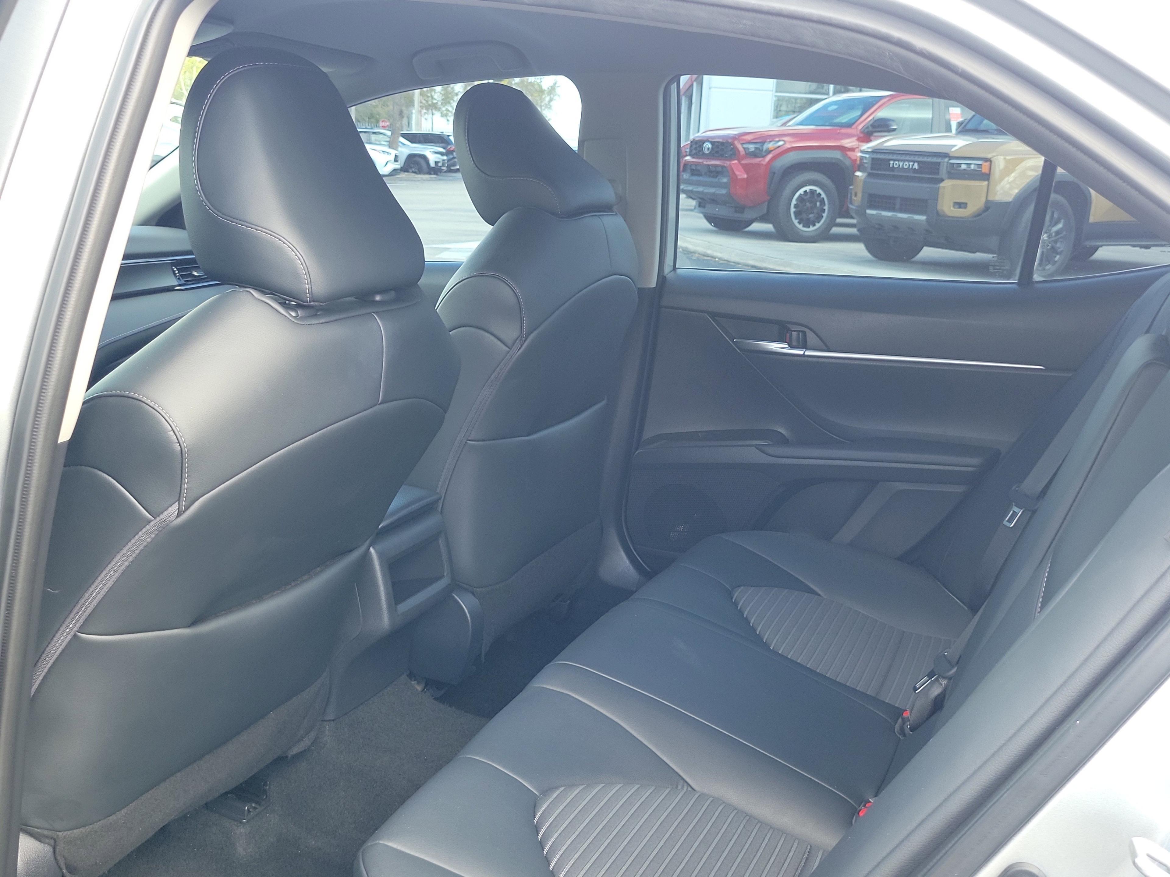 Toyota Camry Se Fwd - Thumbnail 9