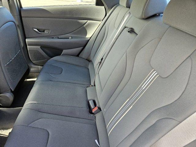 Hyundai Elantra Sel Convenience Fwd 4D Sedan - Thumbnail 14