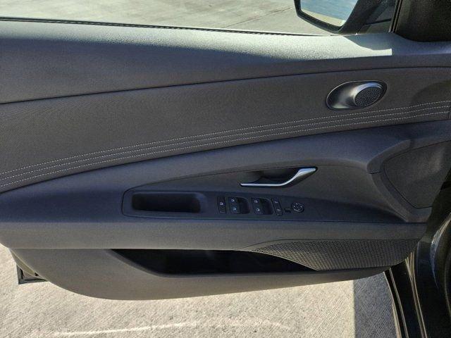 Hyundai Elantra Sel Convenience Fwd 4D Sedan - Thumbnail 18