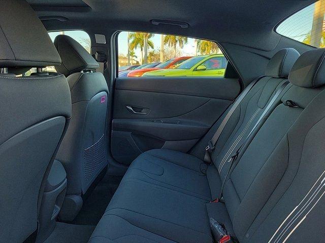 Hyundai Elantra Sel Convenience Fwd 4D Sedan - Thumbnail 12