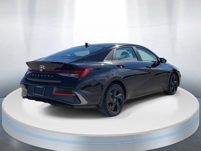 Hyundai Elantra Sel Sport Premium Fwd 4D Sedan - Thumbnail 5