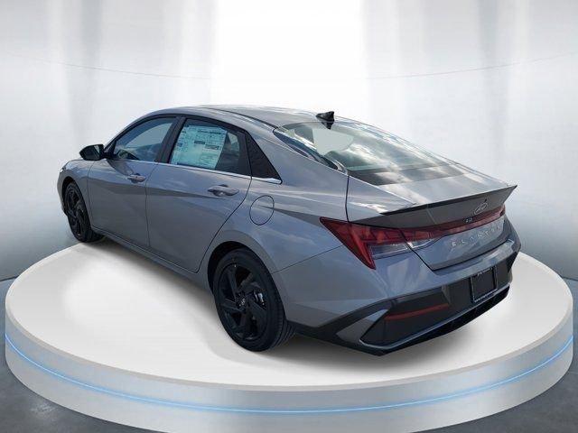 Hyundai Elantra Sel Sport Premium Fwd 4D Sedan - Thumbnail 4
