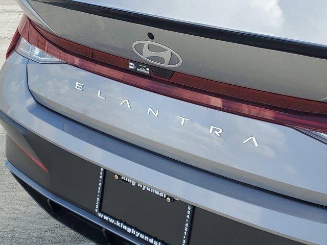 Hyundai Elantra Sel Sport Premium Fwd 4D Sedan - Thumbnail 8